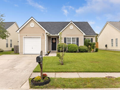 Photo 1 of 25 : 110 Delafield Drive