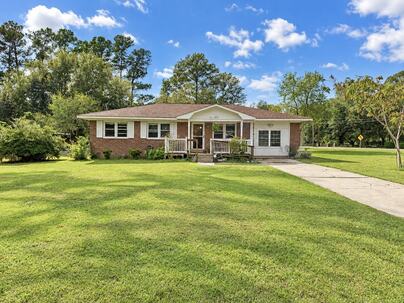 Photo 1 of 25 : 419 Forest Circle