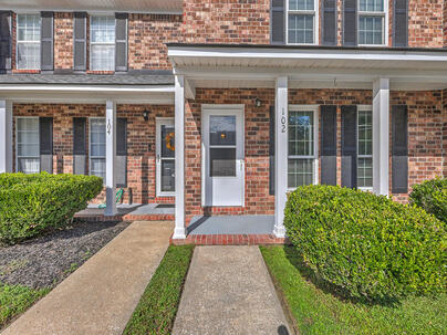 Photo 1 of 18 : 102 Sandlewood Drive