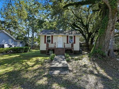 Photo 1 of 25 : 2663 Olympia Avenue