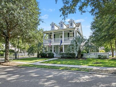 Photo 1 of 25 : 305 Hundred Oaks Parkway
