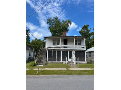 Photo 1 of 25 : 645 Maple Street