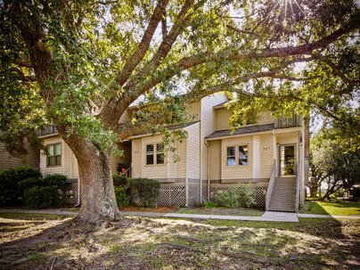 Photo 1 of 25 : 127 River Breeze Drive, #Unit 32