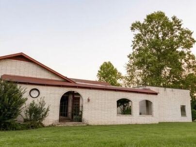 Photo 1 of 21 : 1083 Roquemore Drive