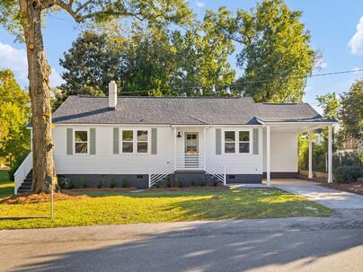 Photo 1 of 25 : 1403 Wando Road