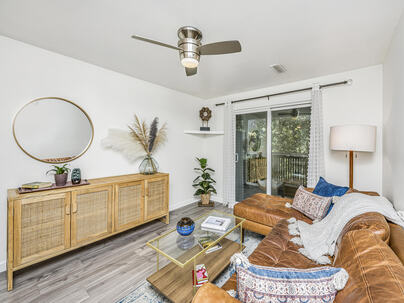 Photo 1 of 25 : 1530 Fort Johson Road, #4i
