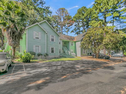 Photo 1 of 14 : 6241 Rolling Fork Road, #B