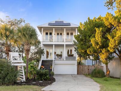 Photo 1 of 25 : 930 Oceanview Road