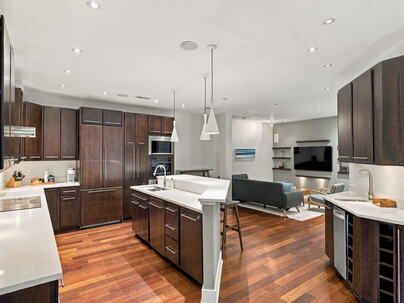 Photo 1 of 25 : 182 Bay Street, #203