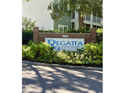 Photo 1 of 25 : 1755 Central Park Road, #7102