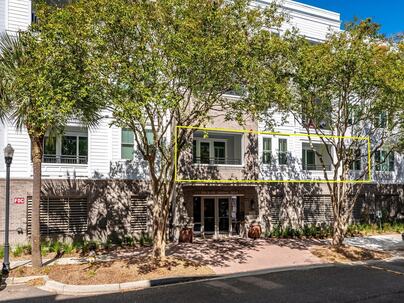 Photo 1 of 25 : 200 River Landing Drive, #Unit 105f