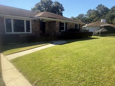 Photo 1 of 25 : 1633 Sanford Road