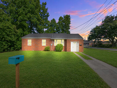 Photo 1 of 20 : 2807 Martha Drive